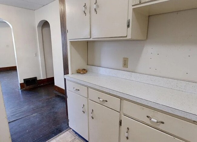 Building Photo - 1537 W William St