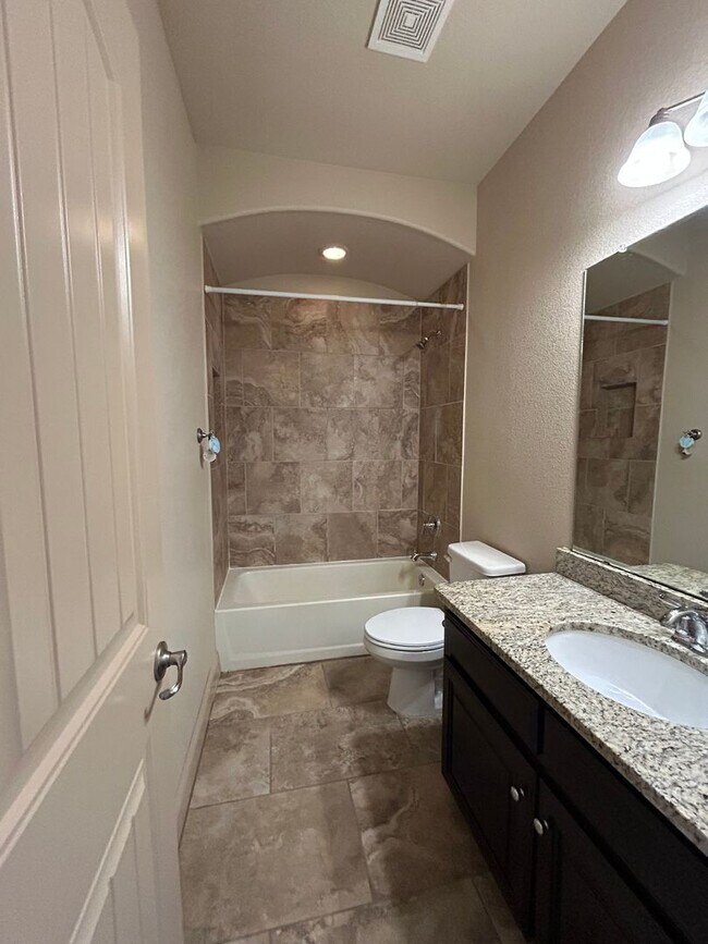 Building Photo - LOCATION, LOCATION, LOCATION-4 bedroom in Legado Estates