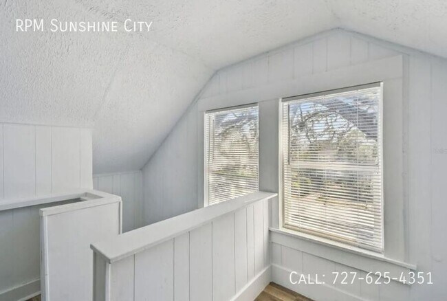 Building Photo - 3819 Queensboro Ave S