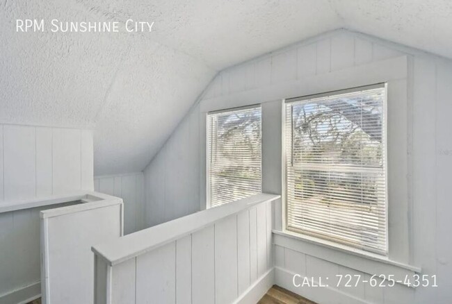 Building Photo - 3819 Queensboro Ave S
