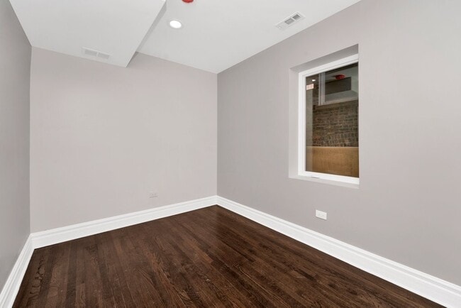 Building Photo - 2118 S 59th Ave