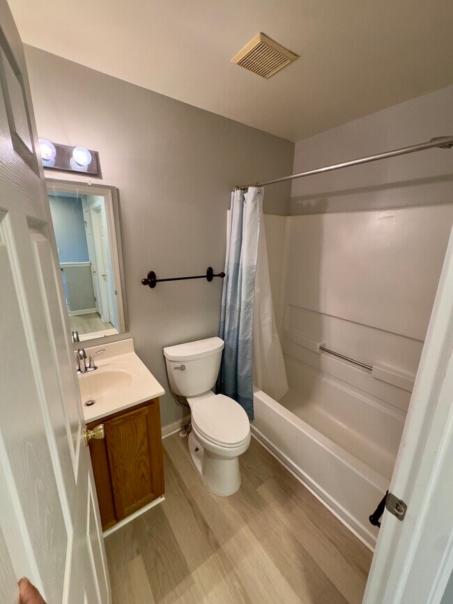 Building Photo - 131 Rosie Dr