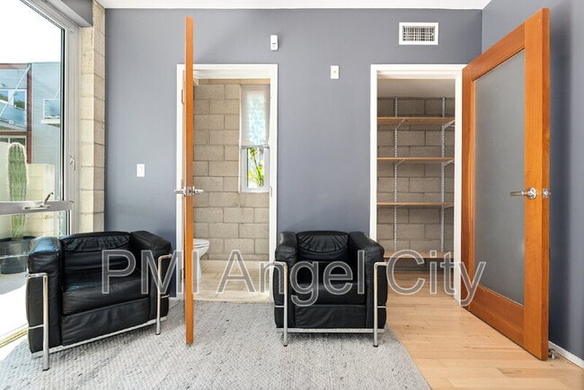 Building Photo - 3450 Cahuenga Blvd W