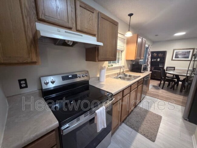 Building Photo - 264 Orchard Hill Dr