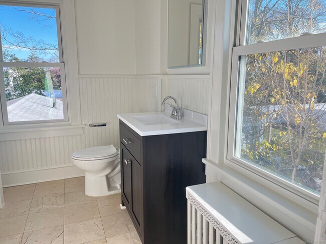 Building Photo - 35 Lindbergh St