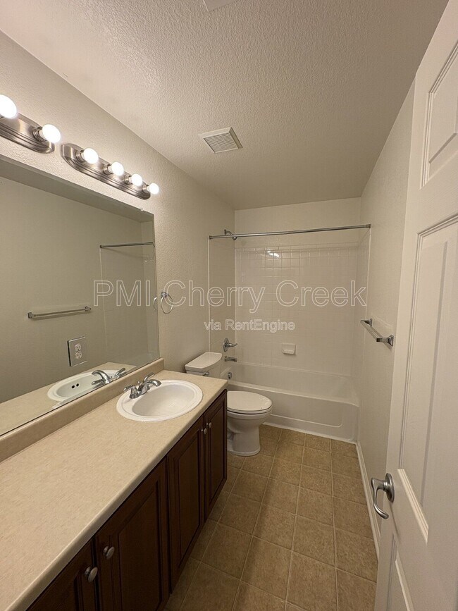 Building Photo - 12839 Mayfair Way