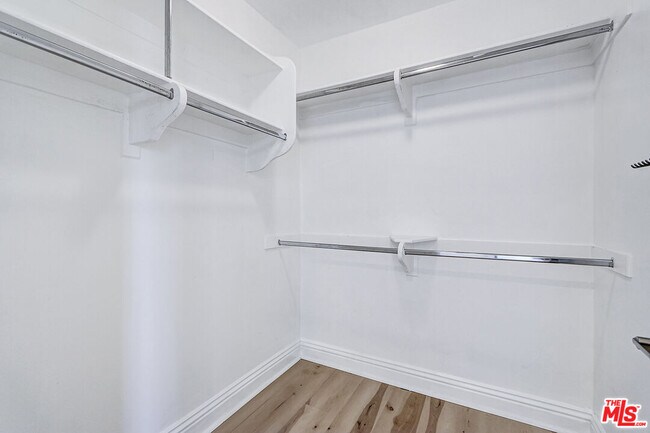 Building Photo - 1520 S Shenandoah St