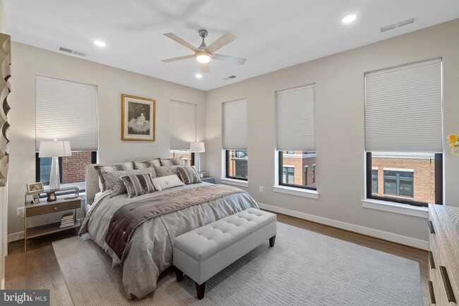 Building Photo - 5 Stationmaster St SE