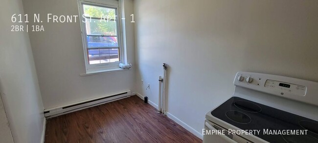 Building Photo - 1st Floor: 2 Bedroom / 1 Bathroom Apartmen...