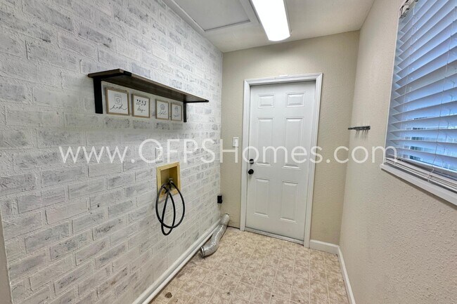 Building Photo - 4490 FL-87