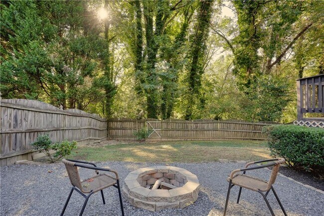 Building Photo - 2070 Drew Valley Rd NE