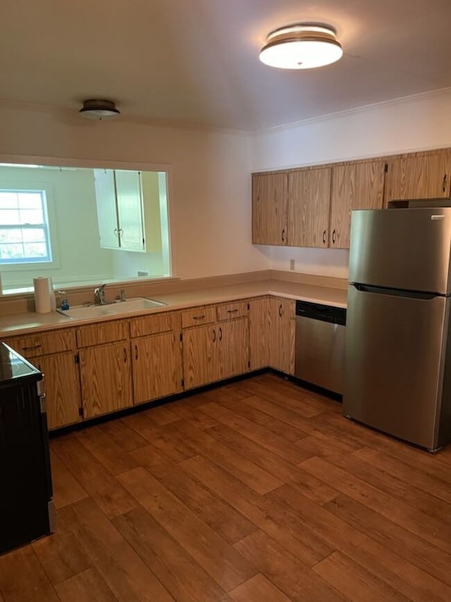 Building Photo - BEAUTIFUL SINGLE FAMILY HOME