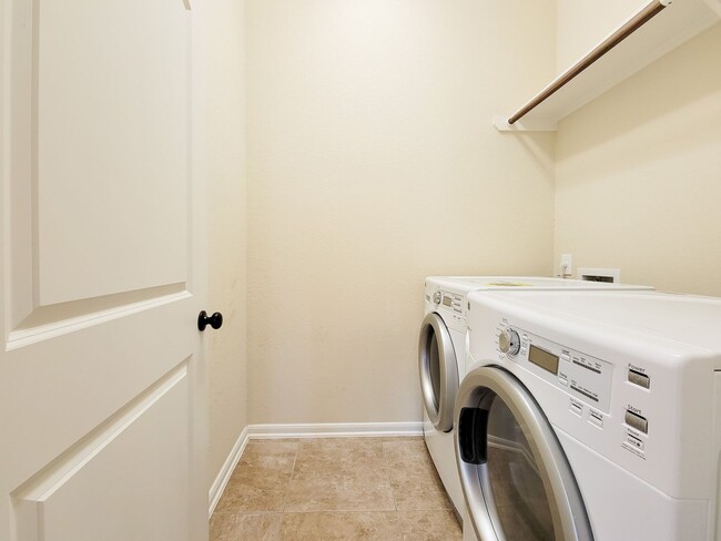 Building Photo - NEW 3 BEDROOM 2.5 BATH 2 CAR GARAGE HOME I...