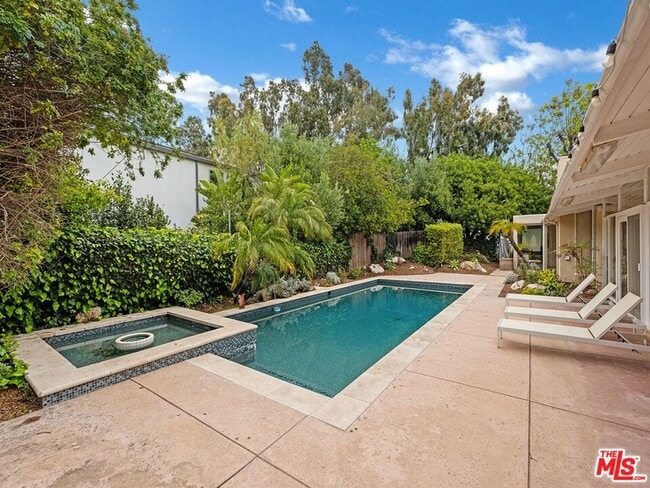 Building Photo - 3835 Sapphire Dr