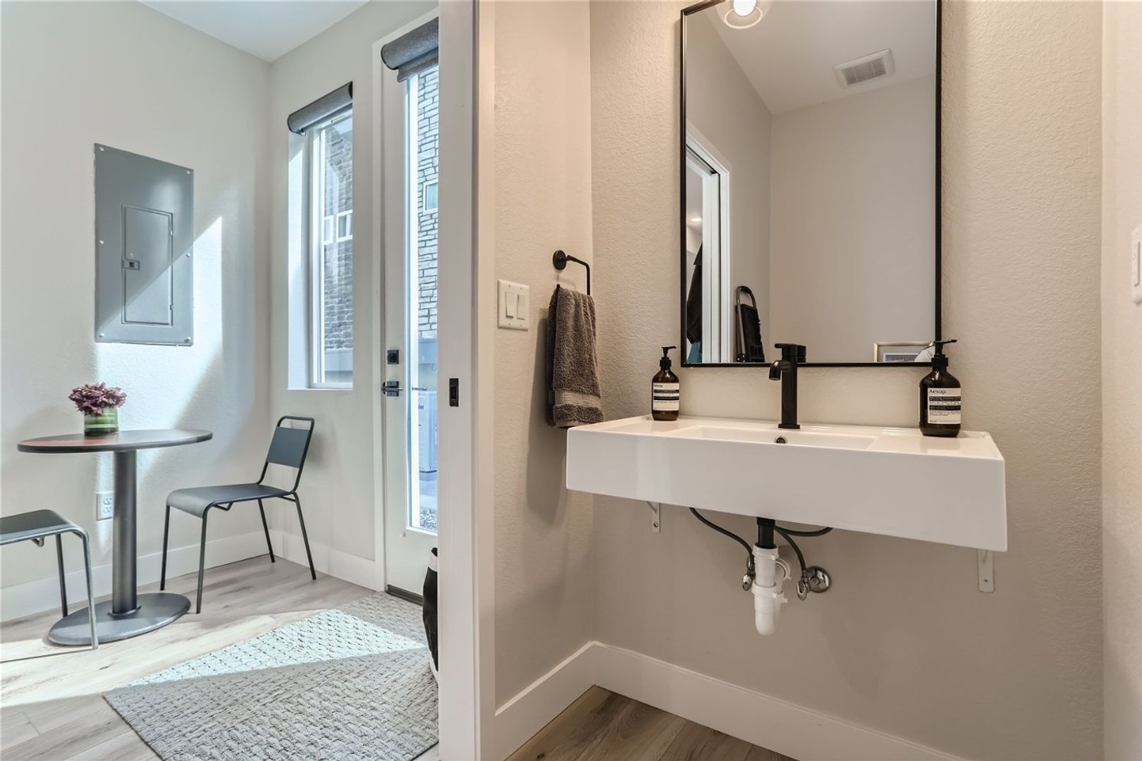 Building Photo - 1277 Yates St