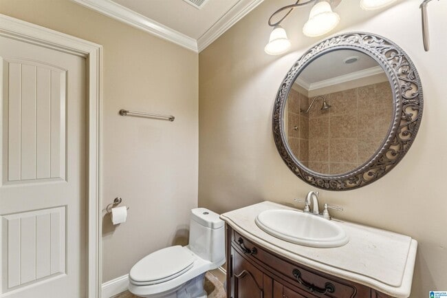 Building Photo - 2005 Lake Heather Dr