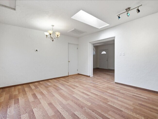 Building Photo - 4413 E Whitman St