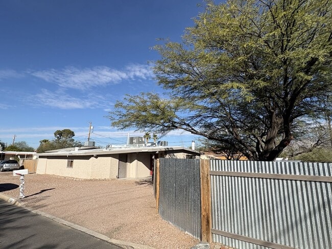 Primary Photo - Great central location on cul-de-sac