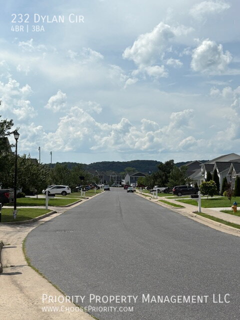 Building Photo - 232 Dylan Cir