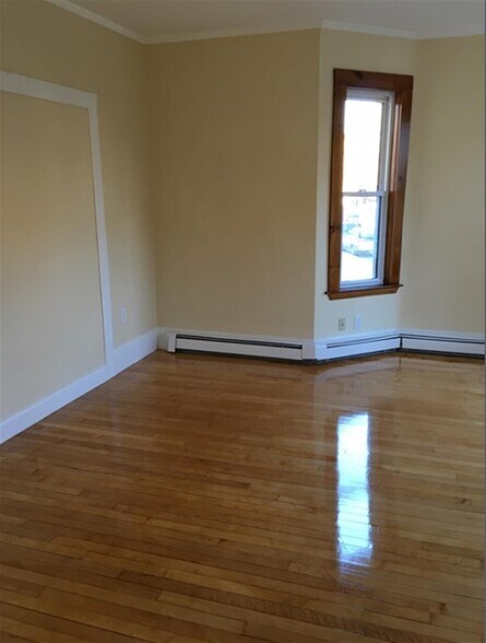 Building Photo - 77 Lyman Ave