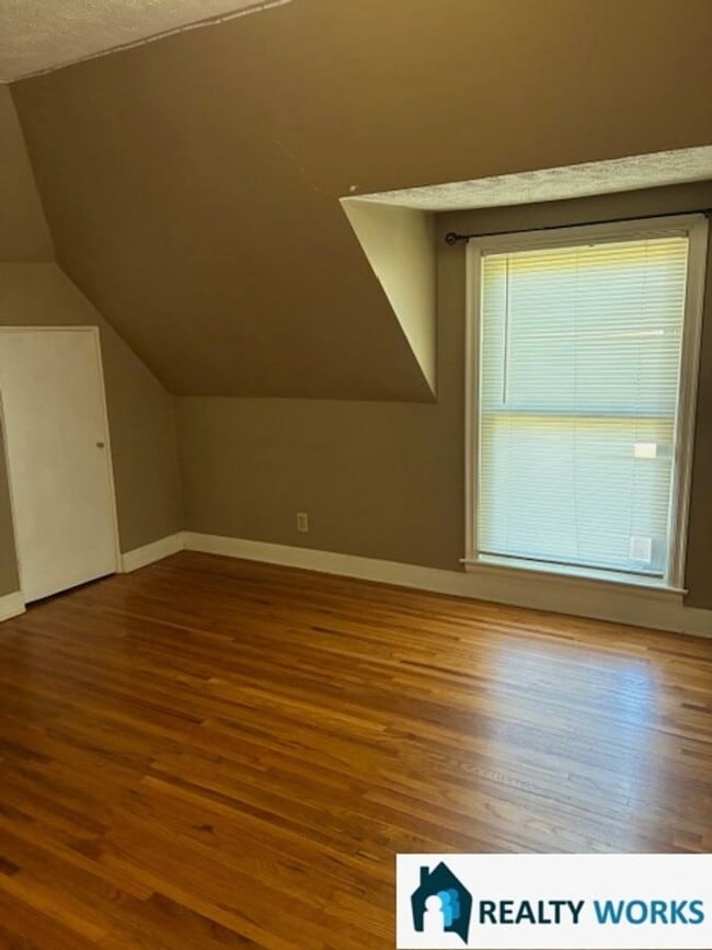 Building Photo - Enchanting Three Bed One and a Half Bath