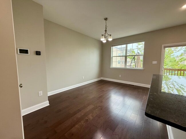 Building Photo - 902 Chalmers Ln