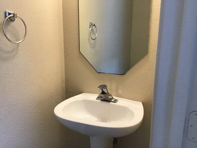 Building Photo - 16650 Beckland Ln