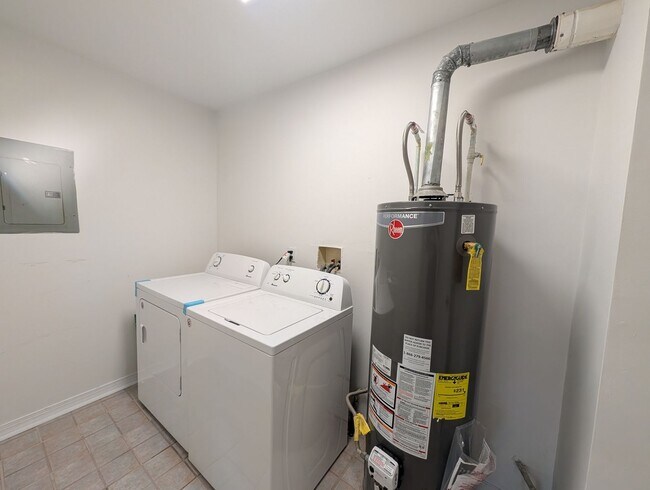 Building Photo - 511 Sewall Ave