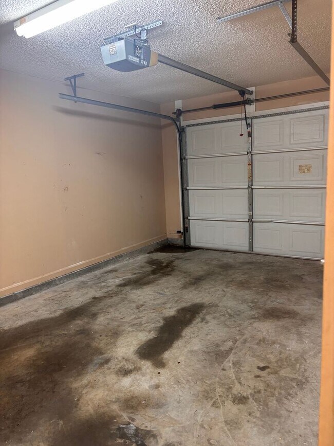 Building Photo - Cozy 3bedroom/2 bathroom home