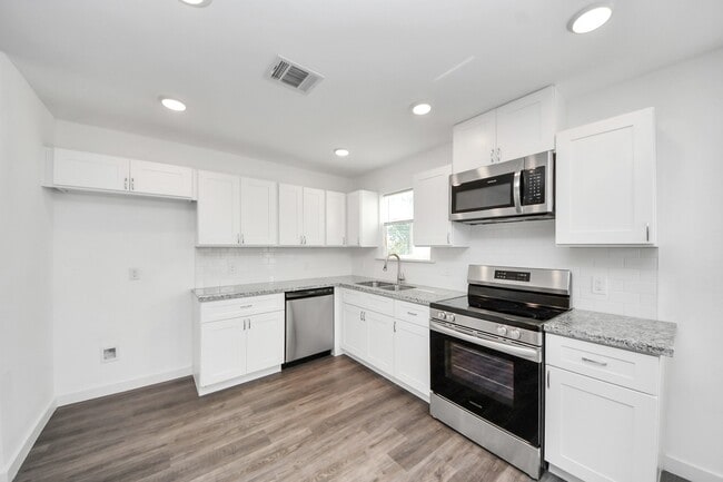 Building Photo - 8125 Laura Koppe Rd