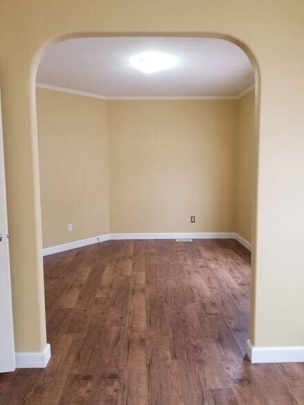 Building Photo - 5825 Rockview Rd