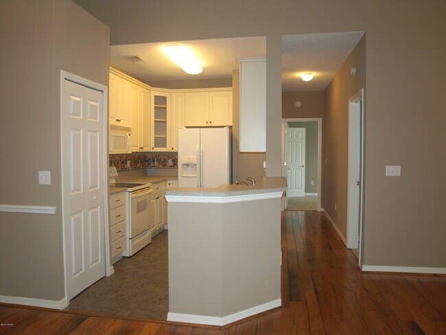 Building Photo - 830 Airport Rd