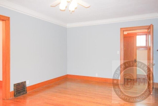 Building Photo - 3 Bedroom 2 Bathroom Family Home