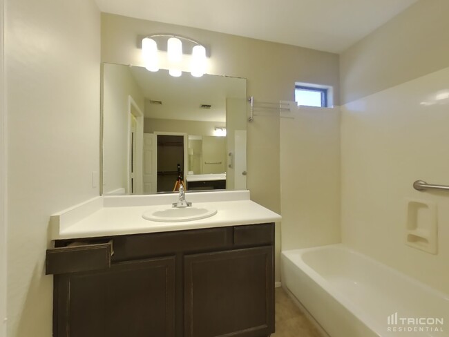 Building Photo - 43780 Elm Dr