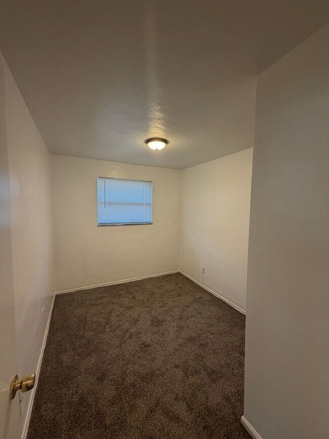 Building Photo - 9065 Bobb Ave