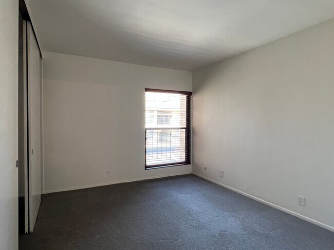 Building Photo - 2702 S Peck Ave