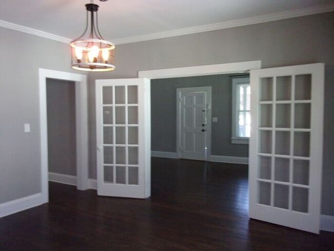 Building Photo - 4 Bedroom 2 Bath Home Blocks to Downtown Rock Hill