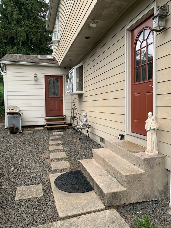 Building Photo - 28 Galpin St