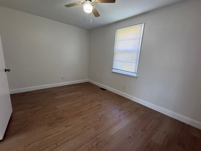 Building Photo - Prime Nashville Location with Comfort & Convenience