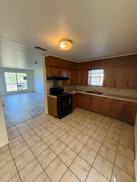 Building Photo - 1302 Scenic Dr