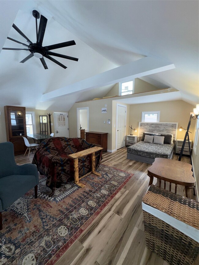 Building Photo - 97 Pine St