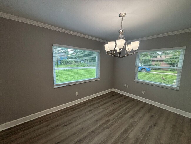 Building Photo - Beautifully Remodeled Home / Plenty of Add...