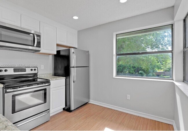 Building Photo - 1331 S Franklin Ave