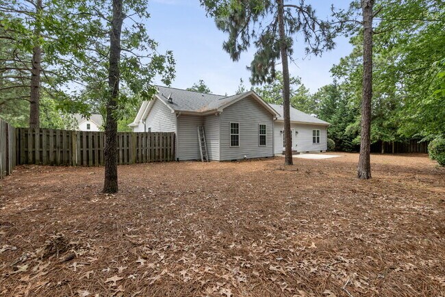 Building Photo - 1350 Monticello Dr