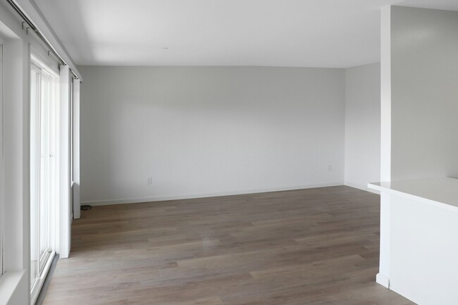 Building Photo - 55 Marinero Cir