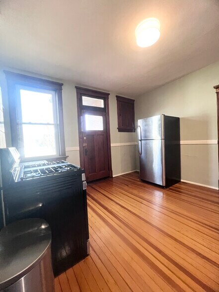 Building Photo - 4221 Botanical Ave