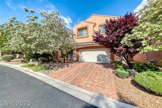 Building Photo - 1012 Bonitos Suenos St