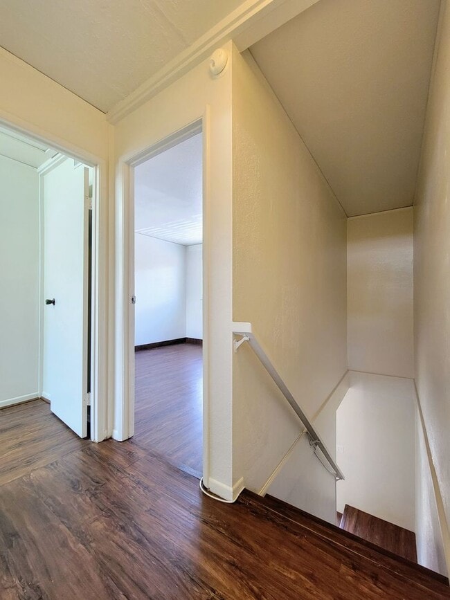 Building Photo - AVAILABLE March 16, 2026 | 2 Bedroom, 1 Bathroom Townhome with 1 Assigned Parking | Located at Wa...