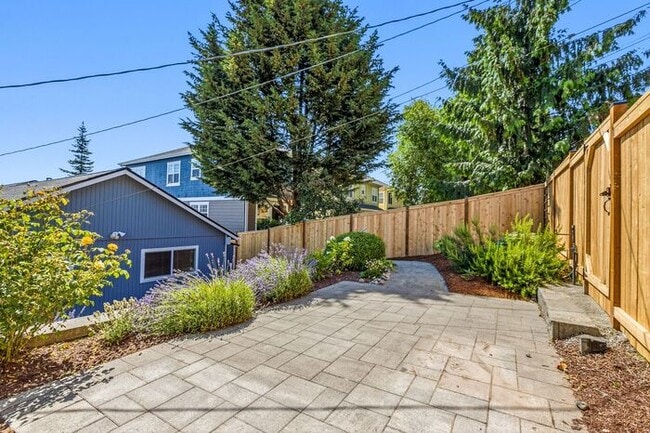 Building Photo - Charming and Cozy Air-Conditioned High Point Rambler (1st Month Free)