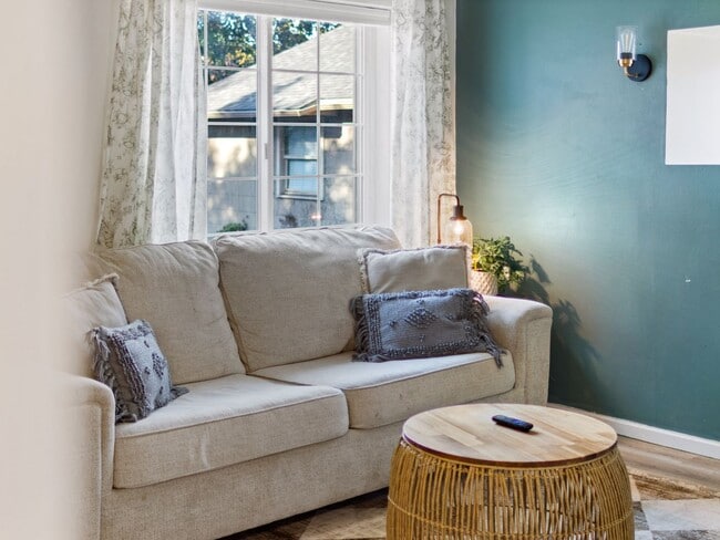 Building Photo - Cozy 2-Bed/1-Bath in Historic Browne’s Addition (Furnished)